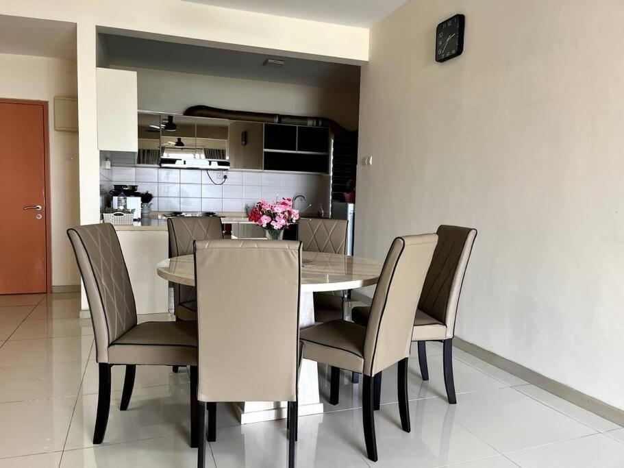 Homestay Ttdi Adina 710 Shah Alam,Sek 13,Msu,3Bedroooms Luaran gambar