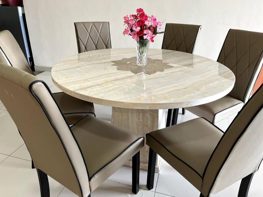 Homestay Ttdi Adina 710 Shah Alam,Sek 13,Msu,3Bedroooms Luaran gambar